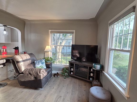 4th image of 46 N 27th St