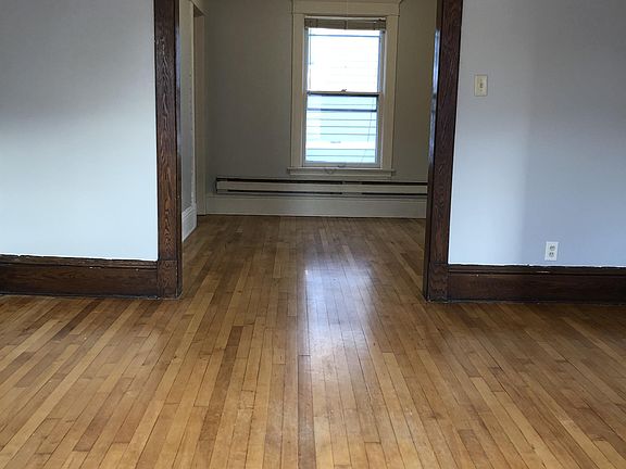 2nd image of 910 24th Ave N #910