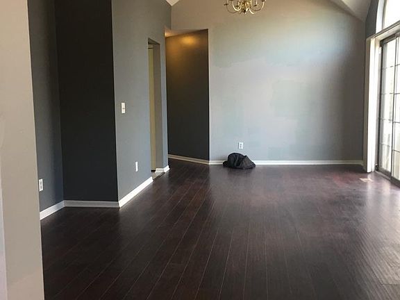 4th image of 208 Oakbrooke Dr Unit 9