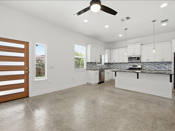 3rd image of 6213 Felix Ave Unit A