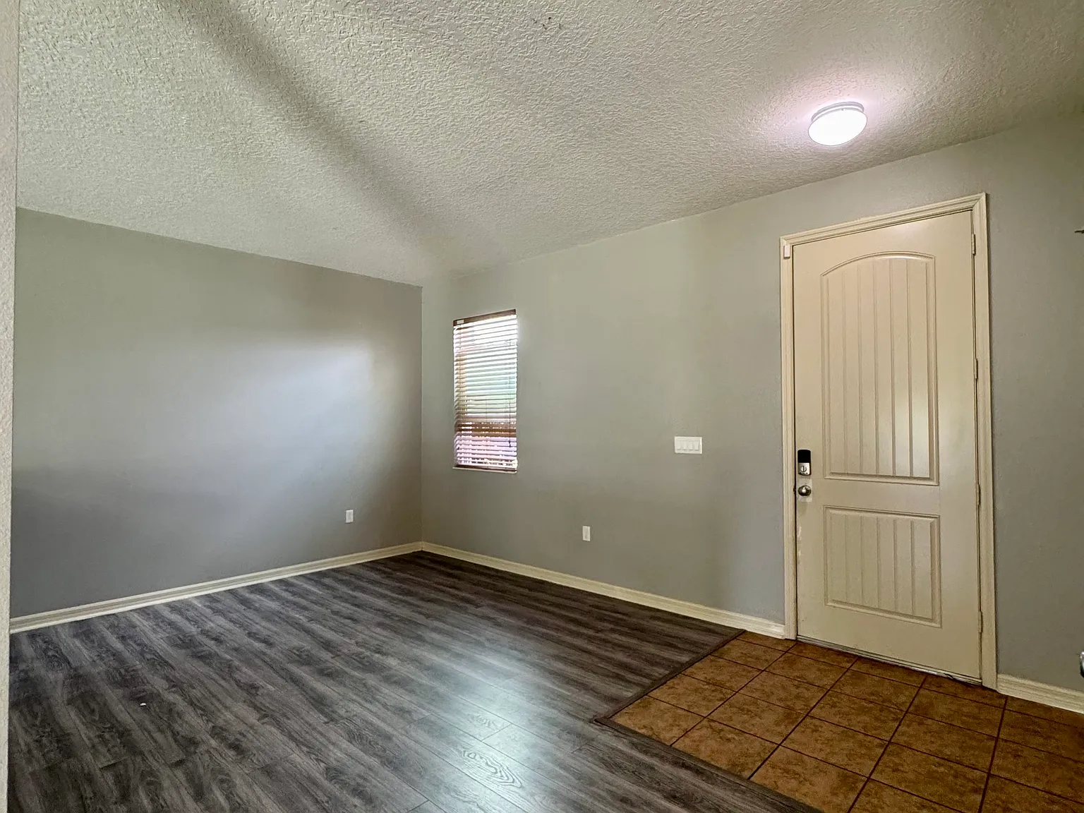 3 bed, 2.5 bath, 2631 sqft, $2,700 — Photo 2