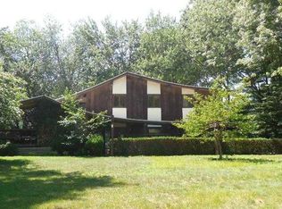 889 Meadow Ln, Niskayuna, NY 12309