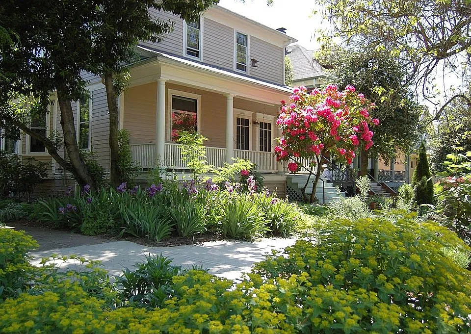 corner view in Spring