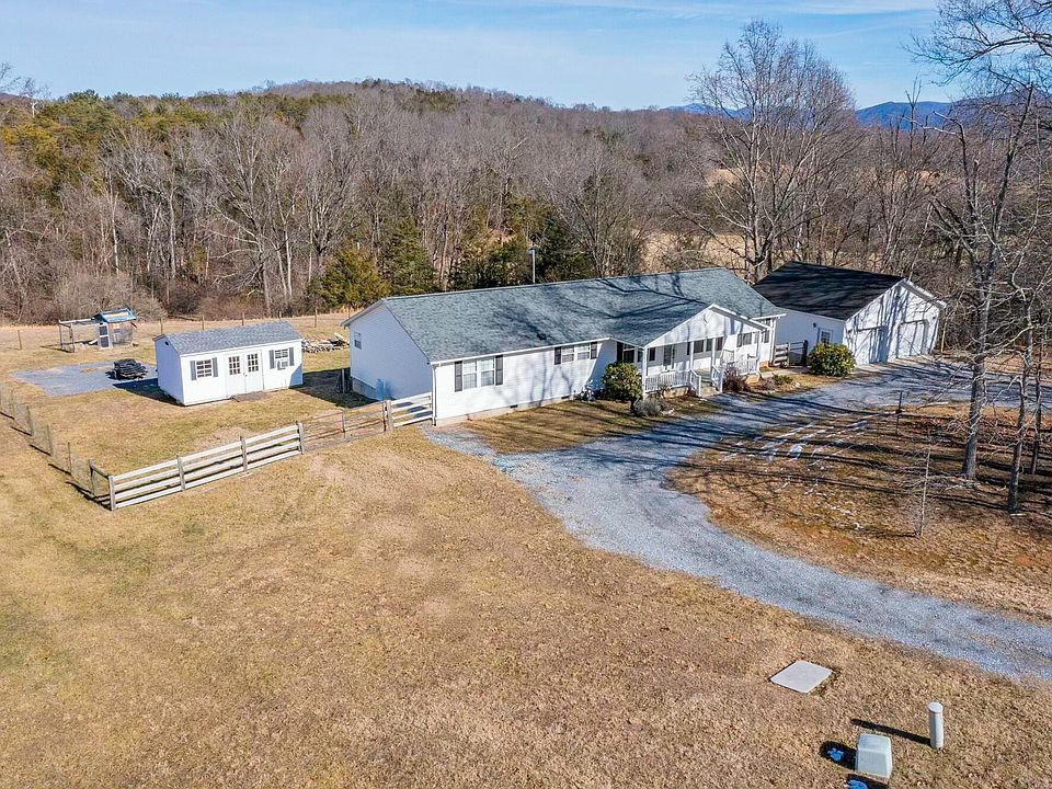 1st image of 130 Amber Woods Dr