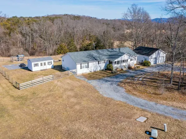 130 Amber Woods Dr, Glasgow, VA 24555