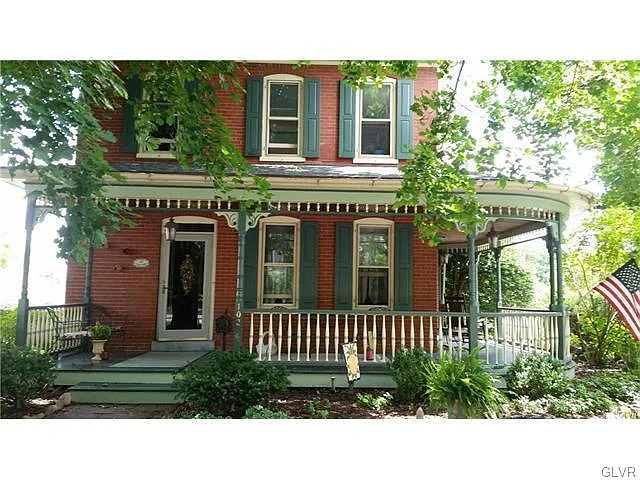 102 N New St photo 1