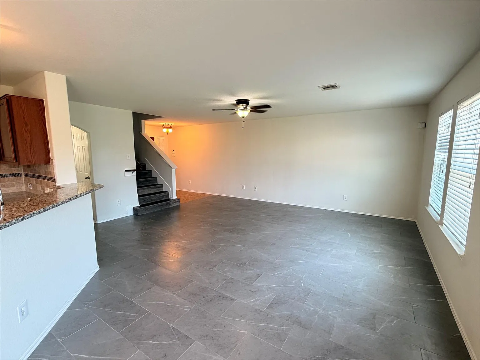 4 bed, 2.5 bath, 2080 sqft, $1,900 — Photo 4