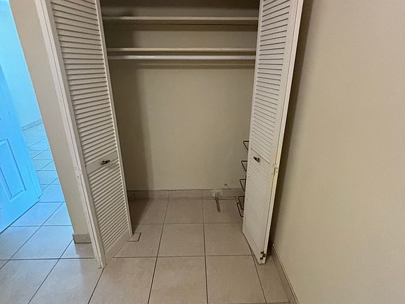 5th image of 6221 SW 32nd St #3