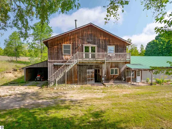 9651 N Reynolds Rd, Traverse City, MI 49684