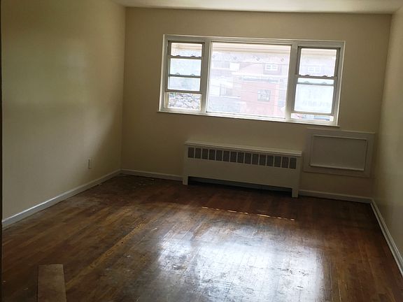 3rd image of 2514 Bronxwood Ave #2