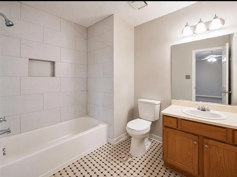 2390 Newport Lndg — Photo 8