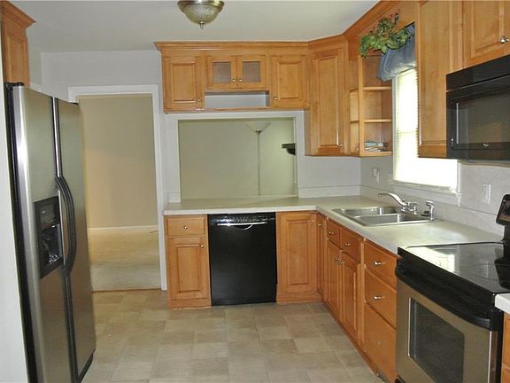 4th image of 715 Plymouth Cir