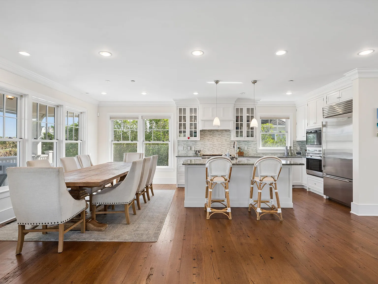 Spectacular Waterfront Retreat with Private Dock — Photo 4