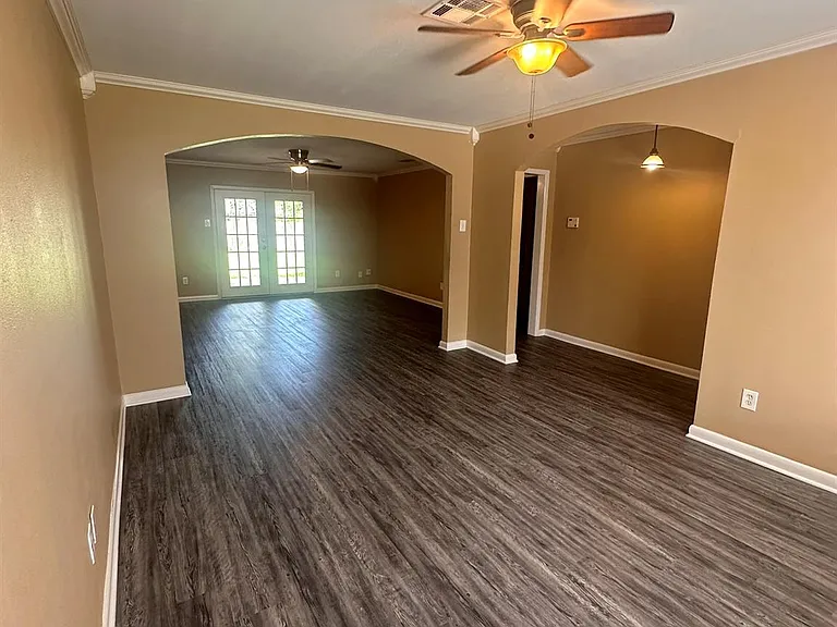 5830 Effingham Dr — Photo 16