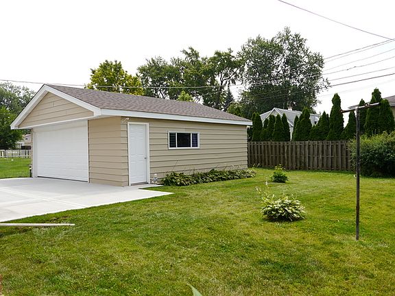 2nd image of 5723 W 89th St