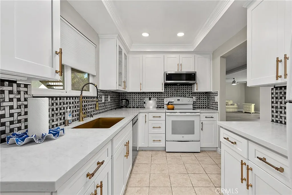 3 bed, 1720 sqft, $3,500 — Photo 1