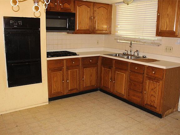 5th image of 1835 Flordawn Dr