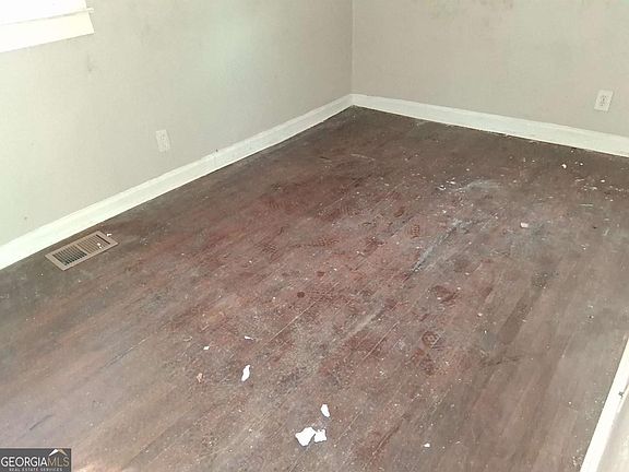 4th image of 2835 Burton Rd NW