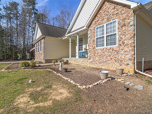 5th image of 641 Southgate Dr