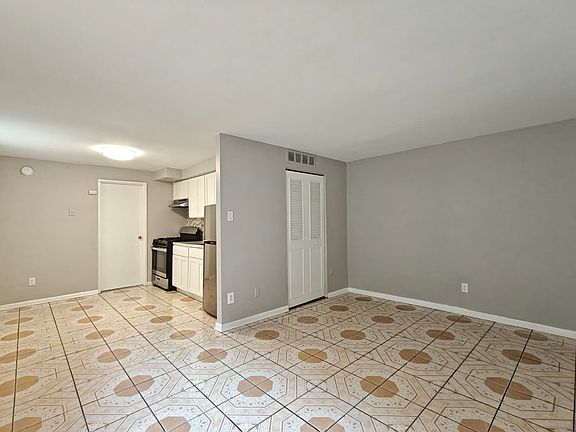 3rd image of 7108 Oxford Ave #41