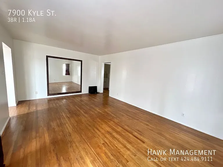 7900 Kyle St — Photo 2