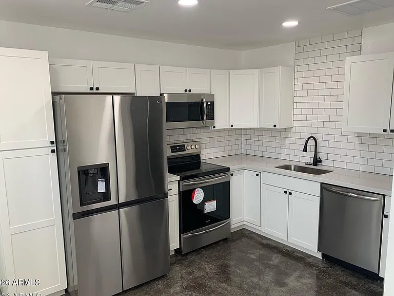 9439 N 11th Ave #3 — Photo 1