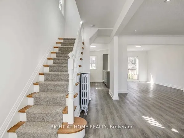 1738 Bayview Ave, Toronto, ON M4G 3C4