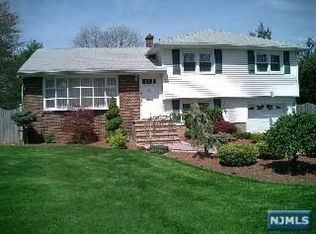 209 Oradell Ave, Paramus, NJ 07652
