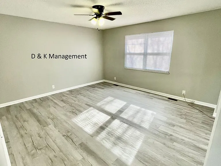 1312 Graycreek Ln — Photo 2