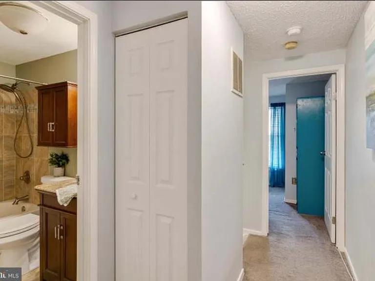 1812 N Spring St — Photo 10