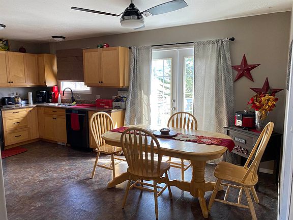 4th image of 10127 Macintosh Cres