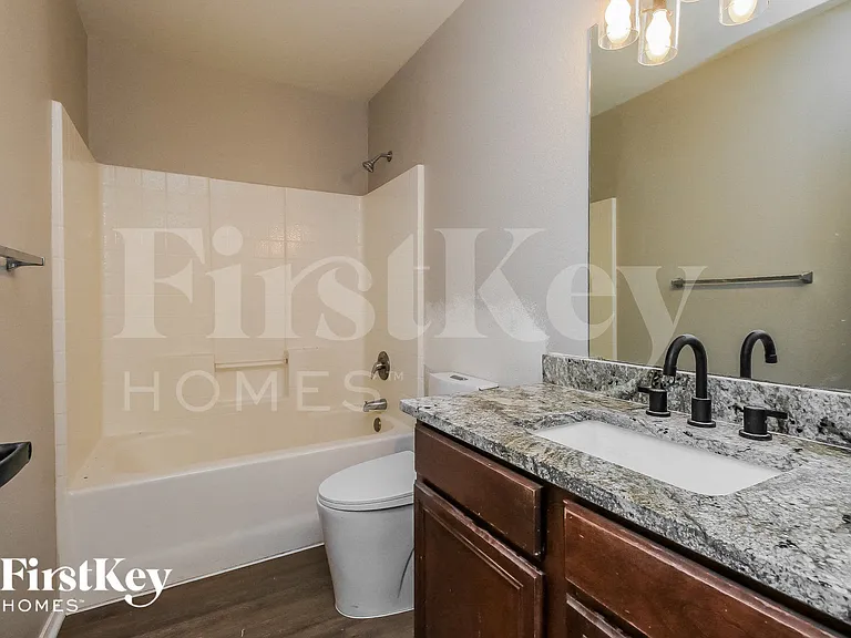 1610 E Desert Ln — Photo 14