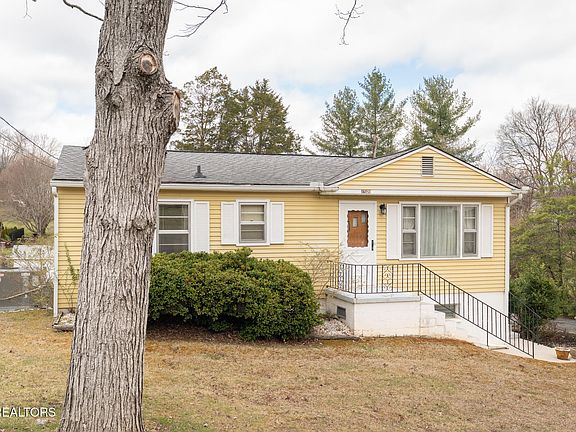 3rd image of 1509 Maple Dr