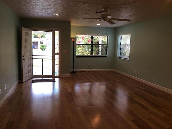 Home For Sale In Maravilla