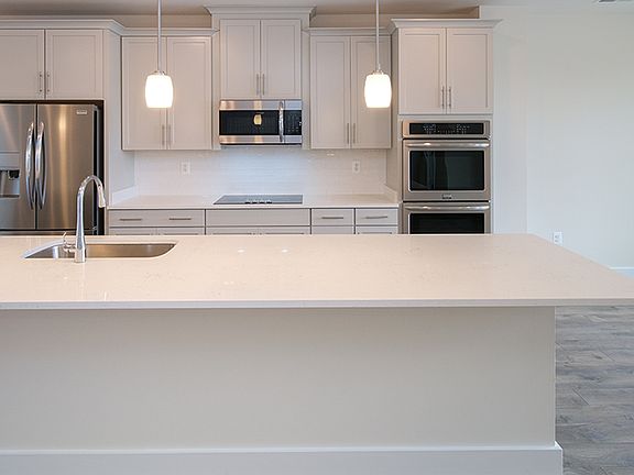 5th image of 21 Silverway Dr