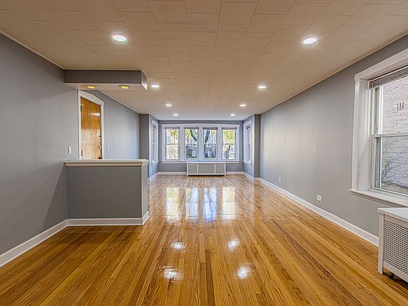 3rd image of 4927 W Cuyler Ave APT 1