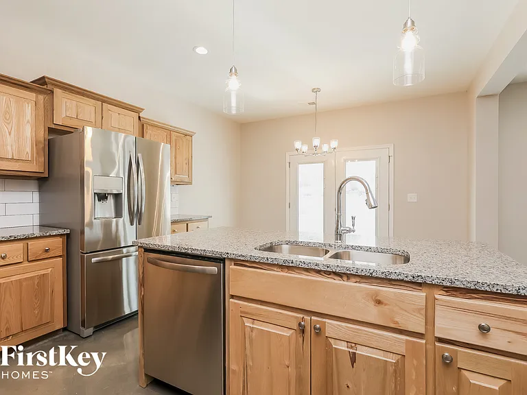 732 Ellie Dr — Photo 8