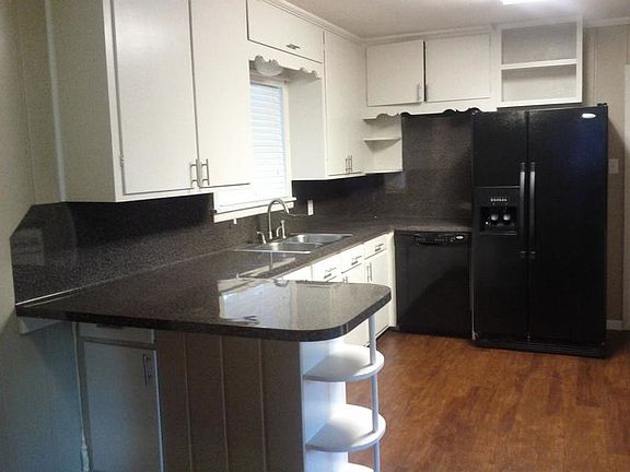 2nd image of 905 Baylor Dr