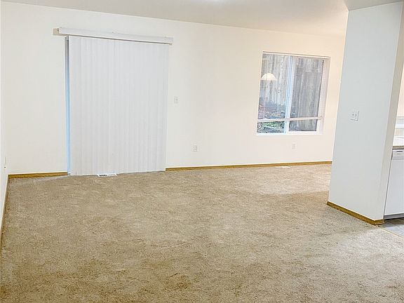 4th image of 2047 NE Green Glen Lane