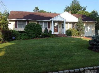9 Ashtree Pl, Huntington Station, NY 11746