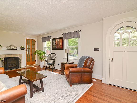 5th image of 458 Glacierview Dr
