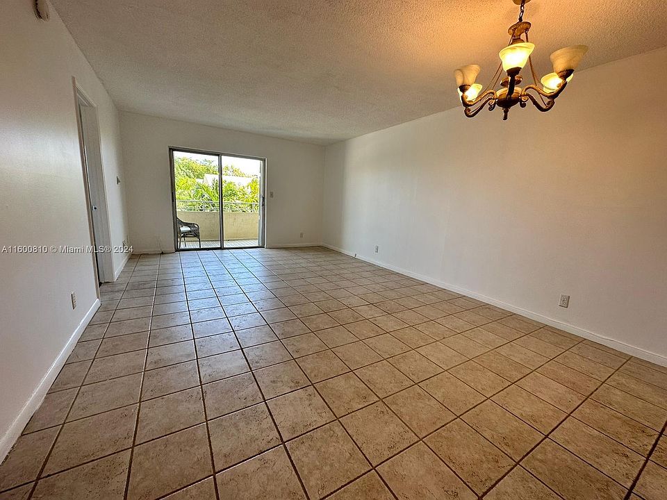 1st image of 900 NE 18th Ave APT 207