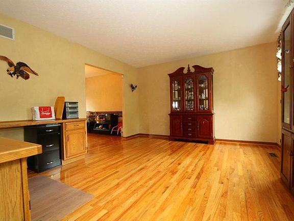 Living Room Photo 1