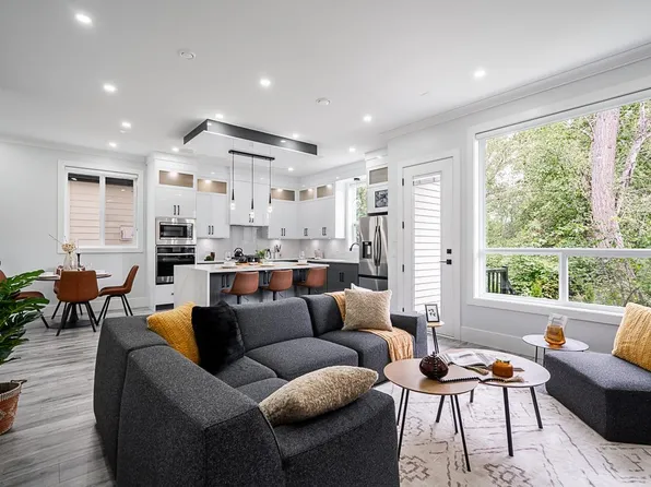 7518 205a St, Langley, BC V2Y 3S8