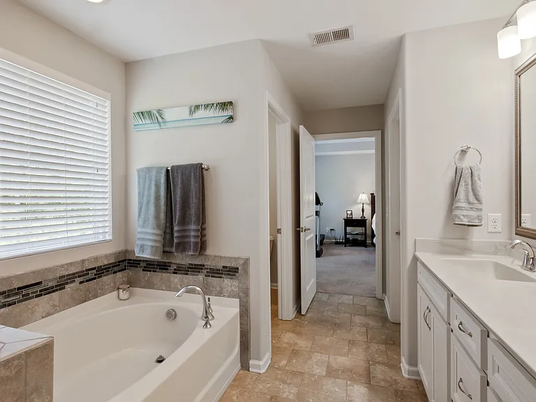 35 Whitaker Way N — Photo 18