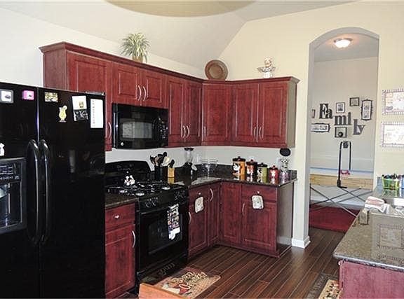 4th image of 804 Moonbeam Ct