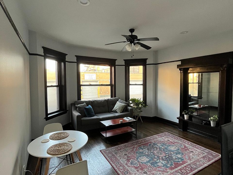 1st image of 1018 N Damen Ave APT 1