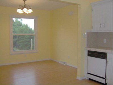 4th image of 265 Hillcrest Cir