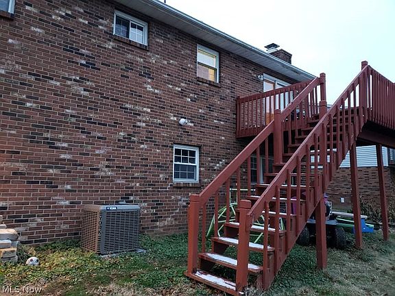 3rd image of 252 Greenwood Dr