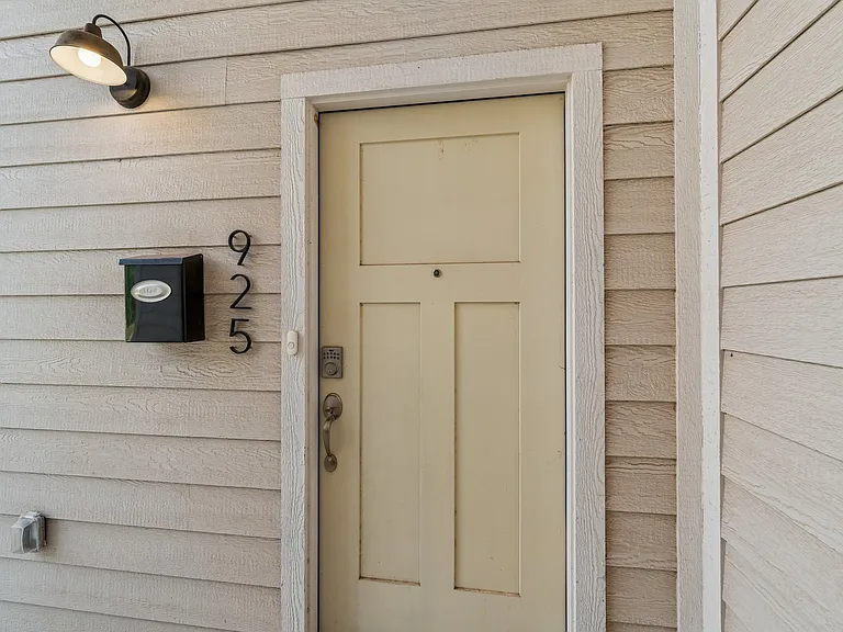 925 S Knoblock St — Photo 2